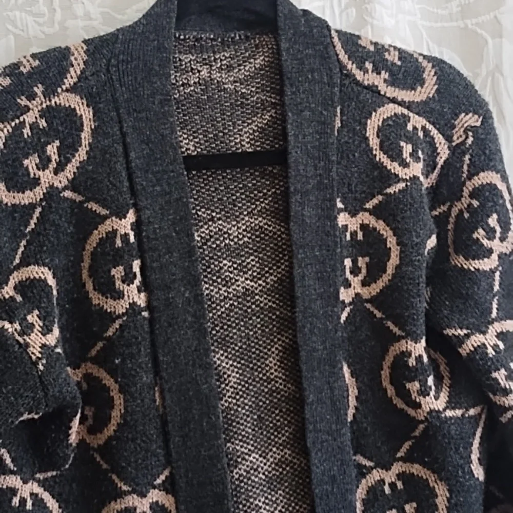 Elegant Black and Tan Women's Cardigan - Picture 2 of 4